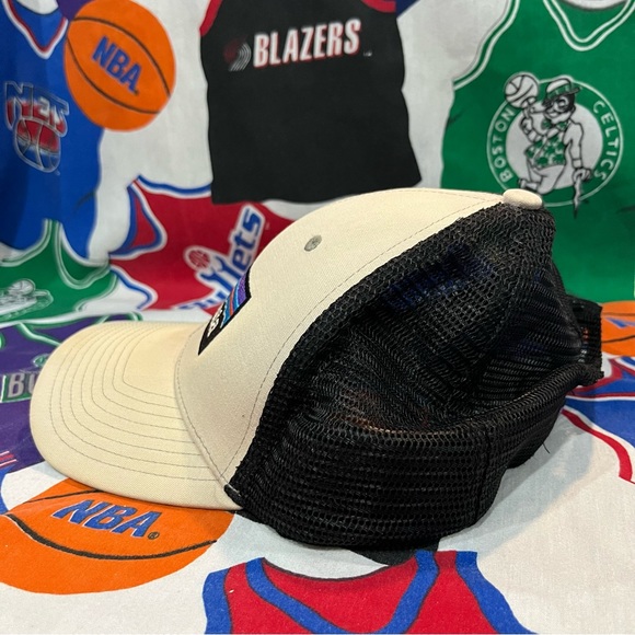 Patagonia Classic Logo Mesh Snap Back Hat Cap Two Tone Tan/Gray and Black - Picture 7 of 7